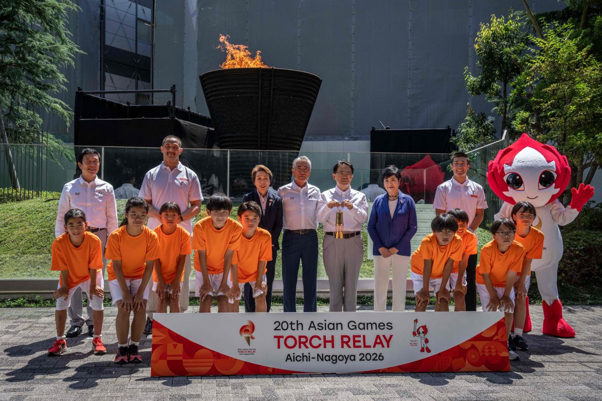 (Back L-R) Mayor of Nagoya Ichiro Hirosawa, former Japanese hammer throw athlete Koji Murofushi, President of the Japan Olympic Committee Seiko Hashimoto, Vice President of the Olympic Council of Asia Tsunekazu Takeda, Governor of Aichi Prefecture Hideaki Omura, Governor of Tokyo Yuriko Koike and Japanese sprinter Yoshihide Kiryu pose during the torch lighting ceremony for the 2026 Asian Games, outside the National Stadium in Tokyo on August 18, 2026. About 15,000 competitors and officials are expected at the event, which takes place in Nagoya and the wider Aichi area from September 19 to October 4. -- Photo by Yuichi YAMAZAKI / AFP