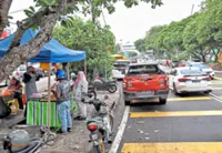 ‘Stall, mobile van selling food, drinks hindering traffic in Section 14, PJ’