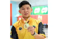 Isyraq rolls to top prize but feels absence of someone precious