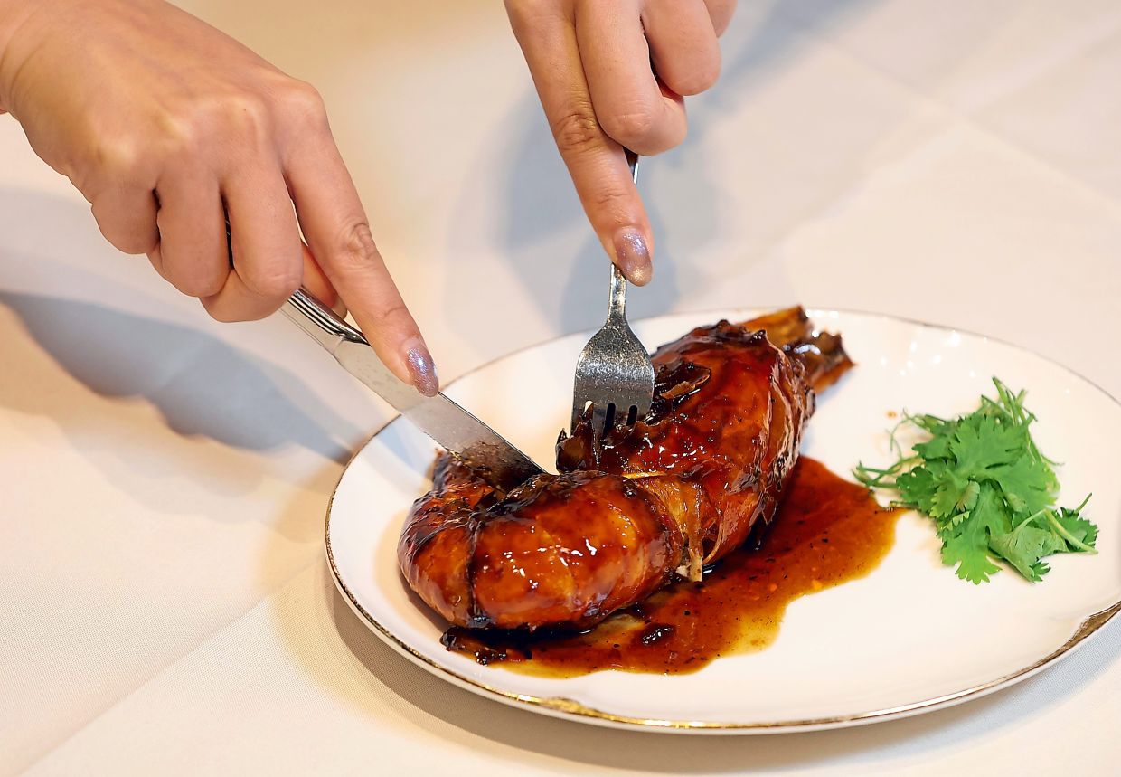 The large Tanjung Tualang freshwater prawns is a highlight on the menu.