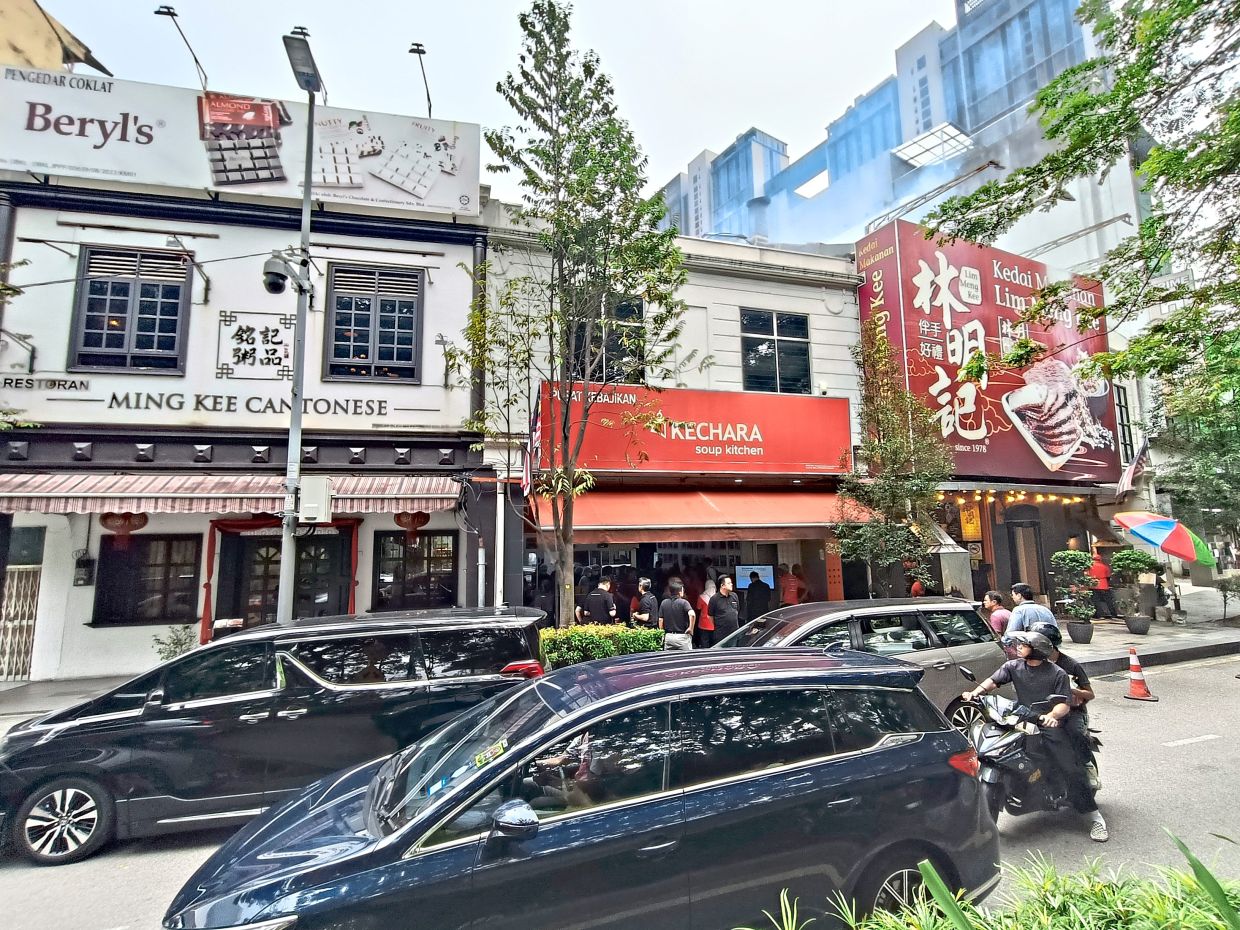 KSK in Jalan Barat provides meals to the poor.