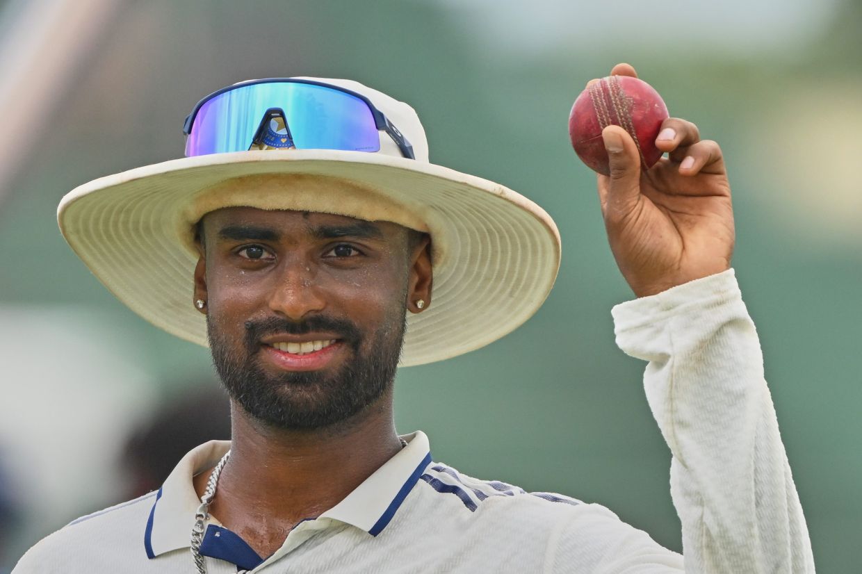 India's Manav Suthar acknowledges the crowd after taking five wickets during the fifth day of the first cricket Test match between Sri Lanka and India in Galle, Sri Lanka, Wednesday, Aug. 19, 2026. -- AP Photo/Eranga Jayawardena