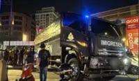 Immigration lorry hit by car just before fatal crash, say cops