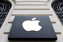 Apple changes fees for alternative app stores in EU