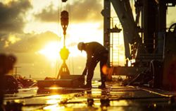 Oil extends climb on prolonged Hormuz export uncertainty
