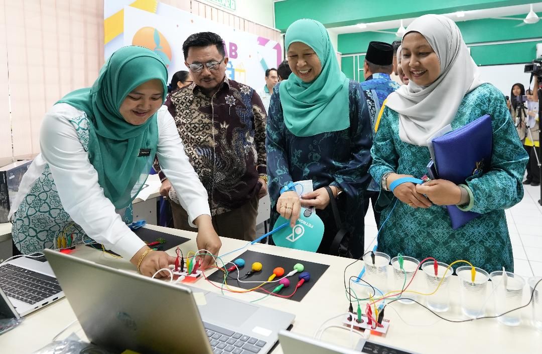 Yayasan PETRONAS Launches Sipitang STEM Hub To Empower Sabah Educators