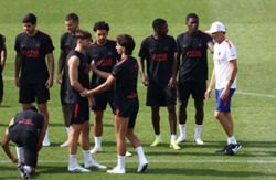 Soccer-PSG heavily fancied to win sixth successive Ligue 1 title