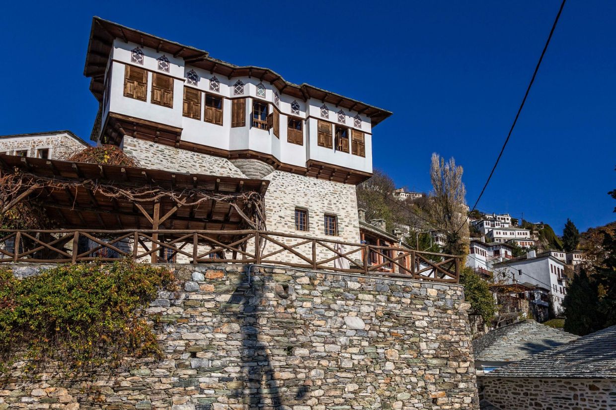 Some 800 people live in Portaria all year round, but at weekends the population swells, even in winter.