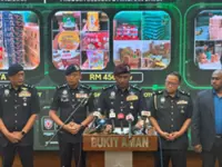 Cops seize RM12.8mil in smuggled booze and ciggies during two Klang Valley raids