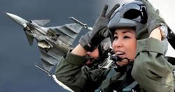Thai Queen trains to become fighter pilot