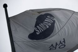 Samsung Elec to convene board meeting Friday to discuss shareholder return plan, says source