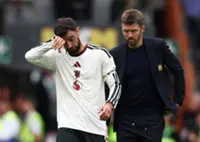 Soccer-United's Carrick gets early reality check at Hull