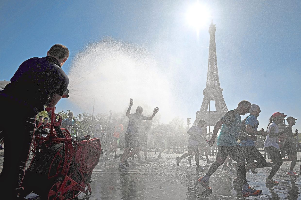 Seffrin says the sudden performance drop among men was not a beginner's problem but was particularly pronounced among the very fastest runners. — ERIC FEFERBERG/AFP