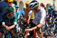 Cycling-Hayter rips open shorts after Vuelta organisers hand him wrong size