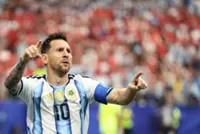 QuickCheck: Is it true that Messi’s contract with FC Barcelona was first signed on a napkin?