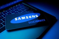 Samsung Electronics shares fall after shareholder return announcement