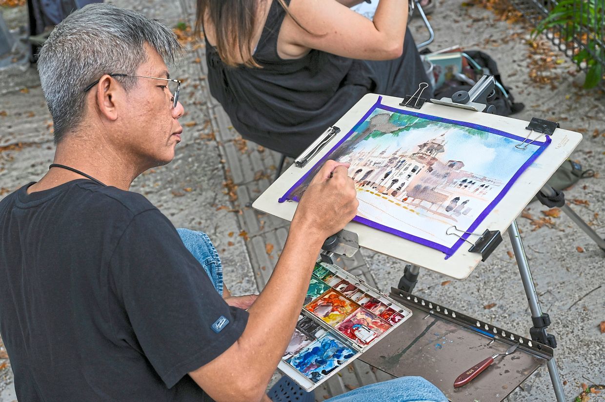 Patience is key for participant Khoo Choo Kian who is oblivious of everything except the drawing on his foldable easel.