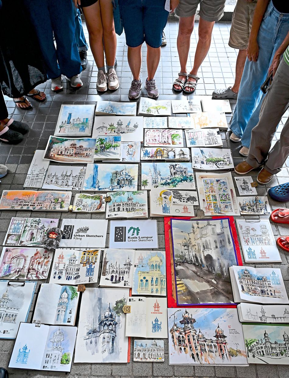 At the end of the session, painters will put their works on the floor and take a photo.