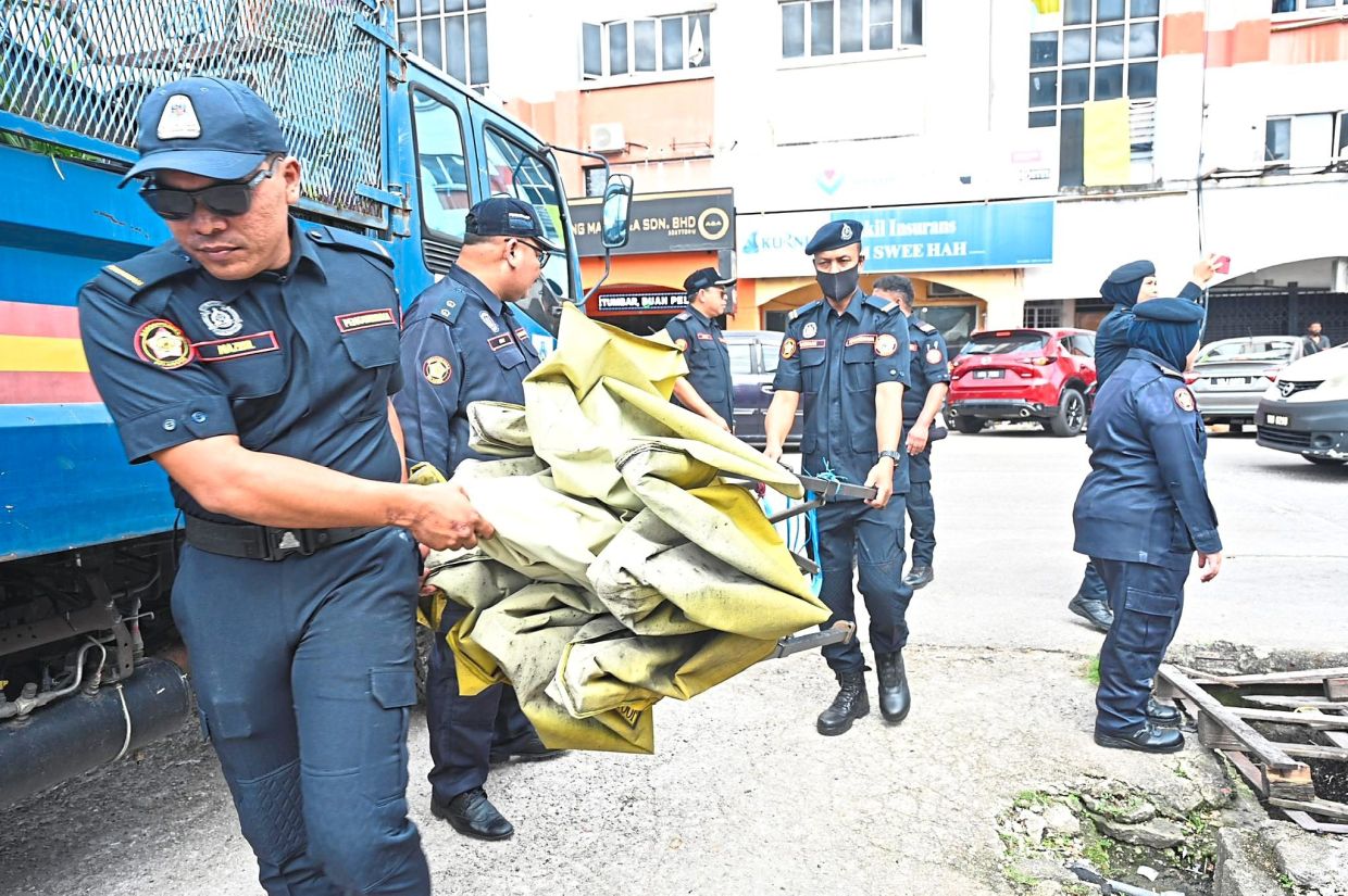 ?Creative measures to deal with illegal traders in Selayang’