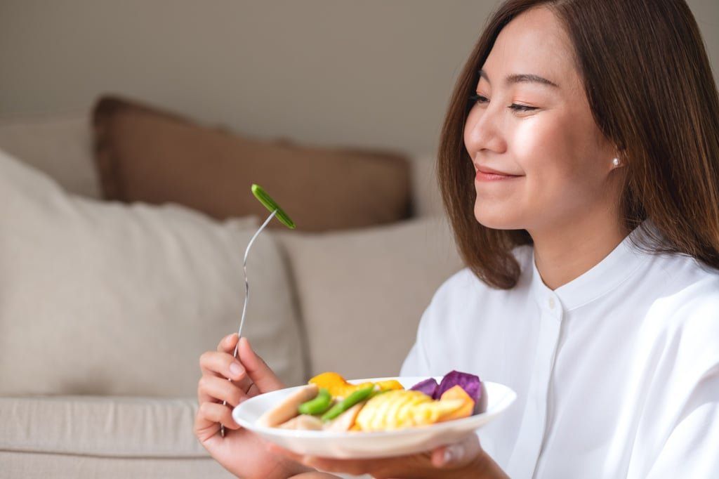 Experts emphasise that healthy weight loss is best achieved through a balanced diet and regular physical activity, not severe caloric restriction. - Illustrative photo: Shutterstock