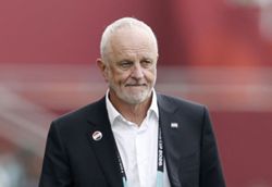 Soccer-Iraq's Australian coach Arnold renews contract for six months