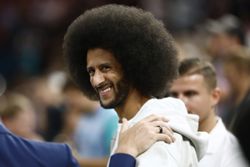 NFL-Kaepernick to receive Muhammad Ali humanitarian award