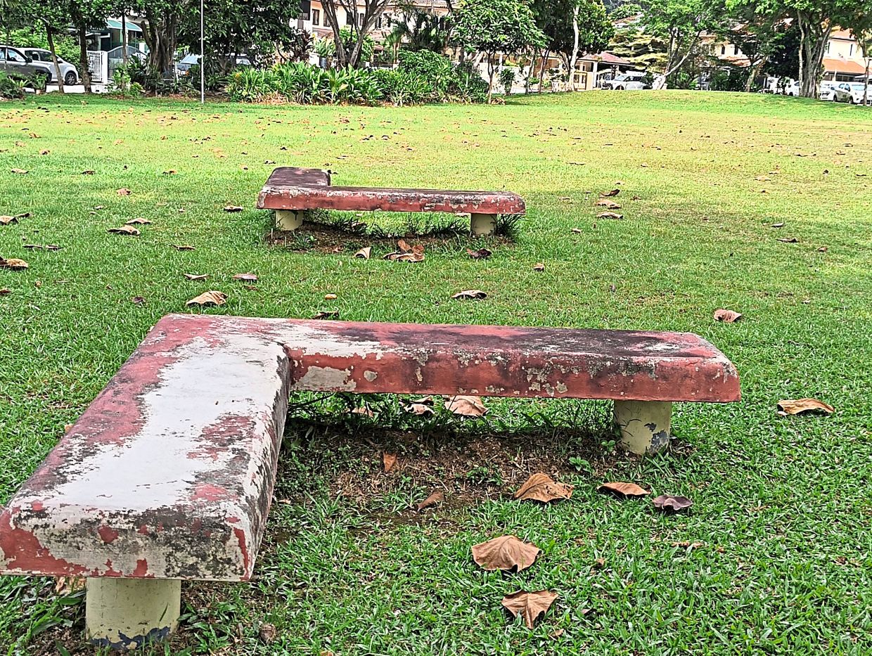Benches in a sorry state at the BU2/5 park.