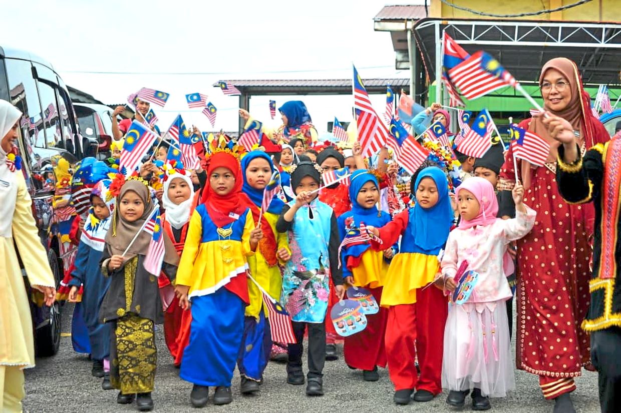 Pint-sized patriots take centre stage in style