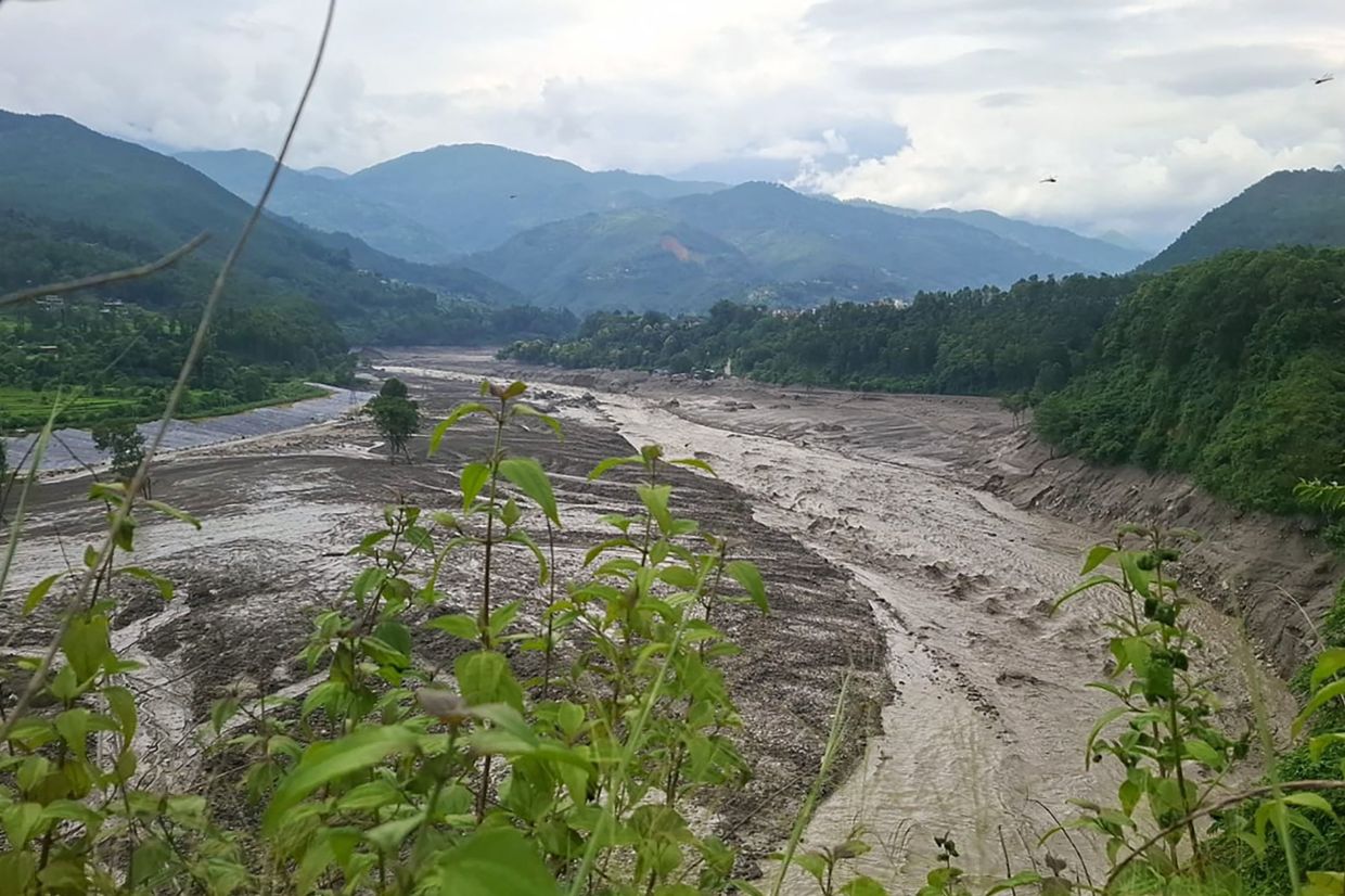 Nepal Mudslide: At least 22 killed and hundreds still missing after avalanche triggers deadly flash floods in Nepal