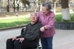 Chinese wife, 90, inspires millions by preserving Alzheimer’s husband’s dignity