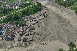 Nepal mudslide: Chinese President Xi urges all-out rescue, relief efforts after mudslide hits border port in Xizang