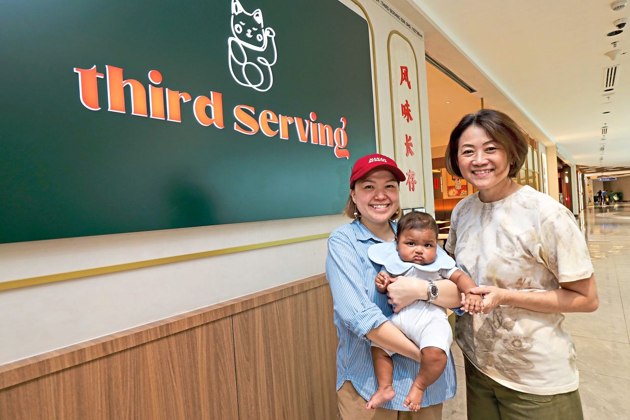 Cheng (right) says that restaurateurs looking at opening their first eateries should start small and not spend too much money on interior design. — Filepic