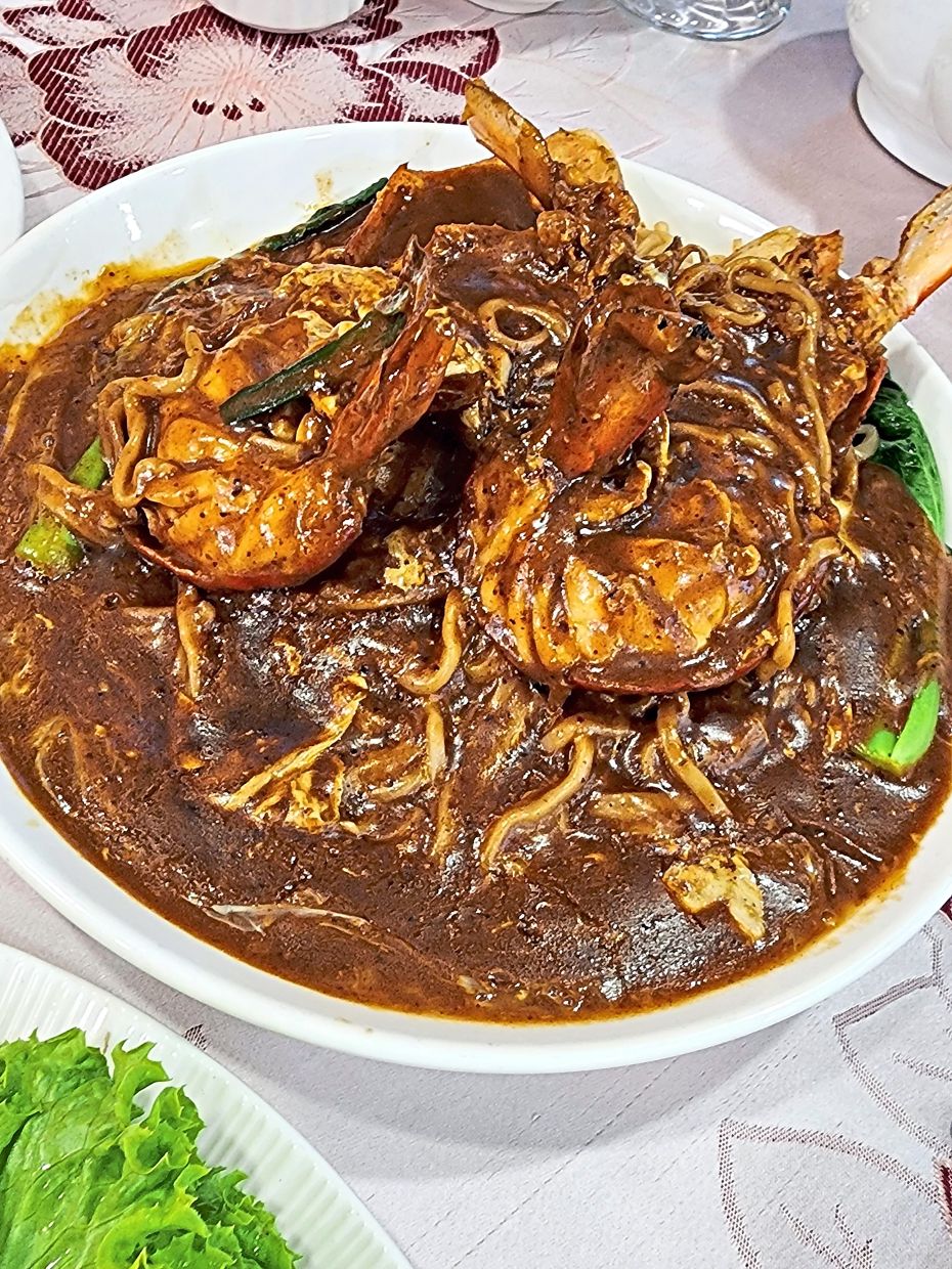 The mala sang har mee capitalises on the local craze for all things mala.