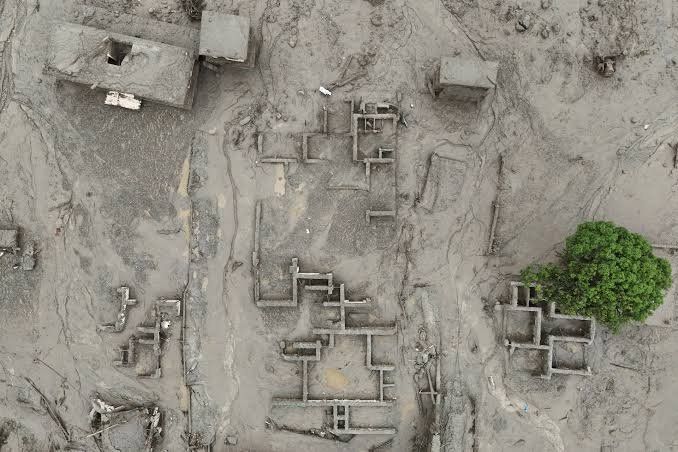 Mud-covered homes in Trishuli, Nepal, August 27, 2026. - Photo: Reuters
