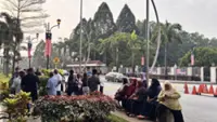 Ismail Sabri graft charges: Supporters gather outside court complex from as early as 7am