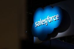 Salesforce raises annual revenue forecasts, expands AI partnership with Anthropic