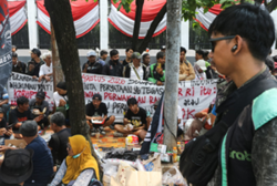 Protesters in Jakarta swarm House to demand asset forfeiture, end to graft