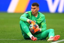 Soccer-Croatia keeper Livakovic joins Barcelona on four-year contract