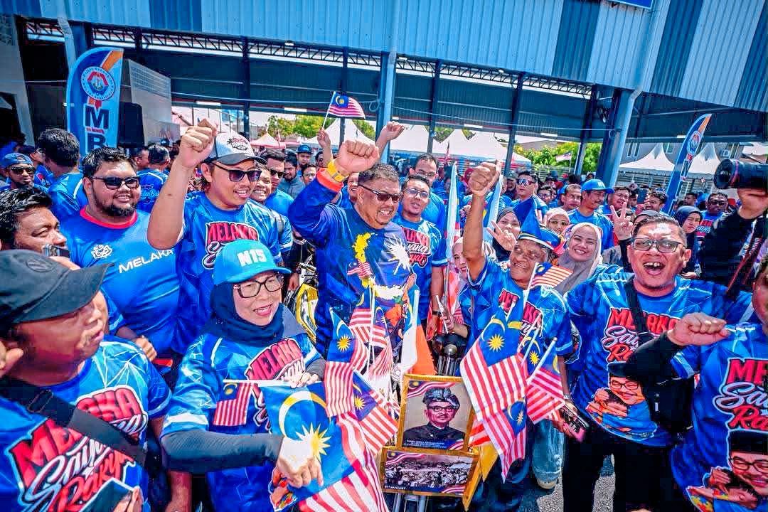 Only Jalur Gemilang to fly high in Melaka, says CM