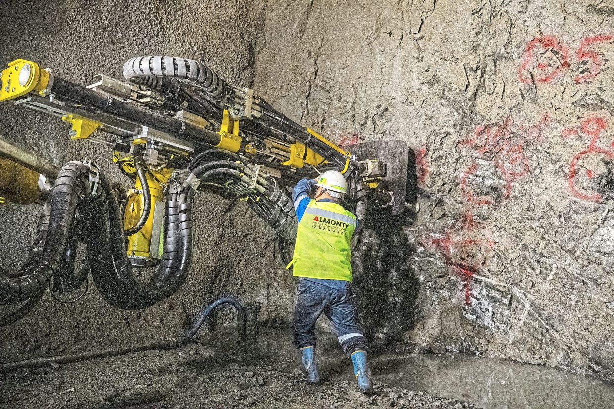 Digging for leverage