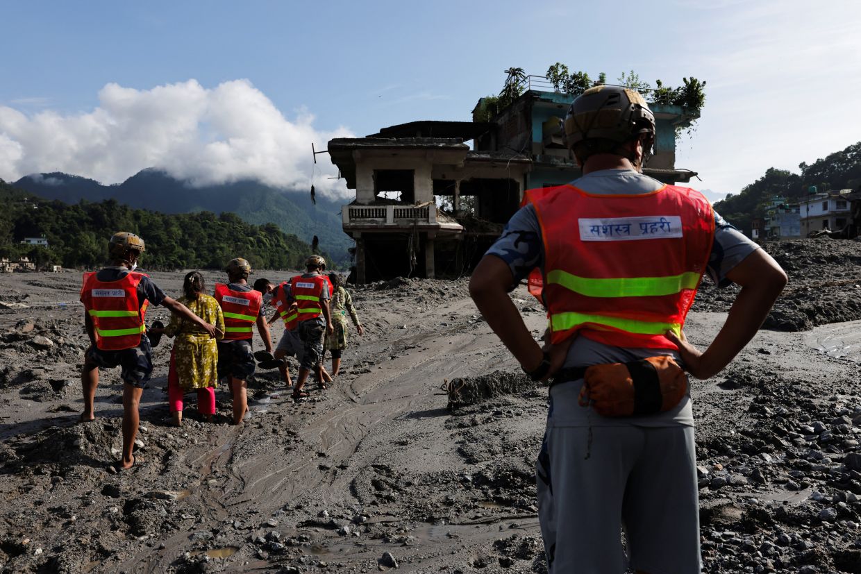 Nepal floods: Nepali govt declines foreign rescue teams, wants cash aid instead