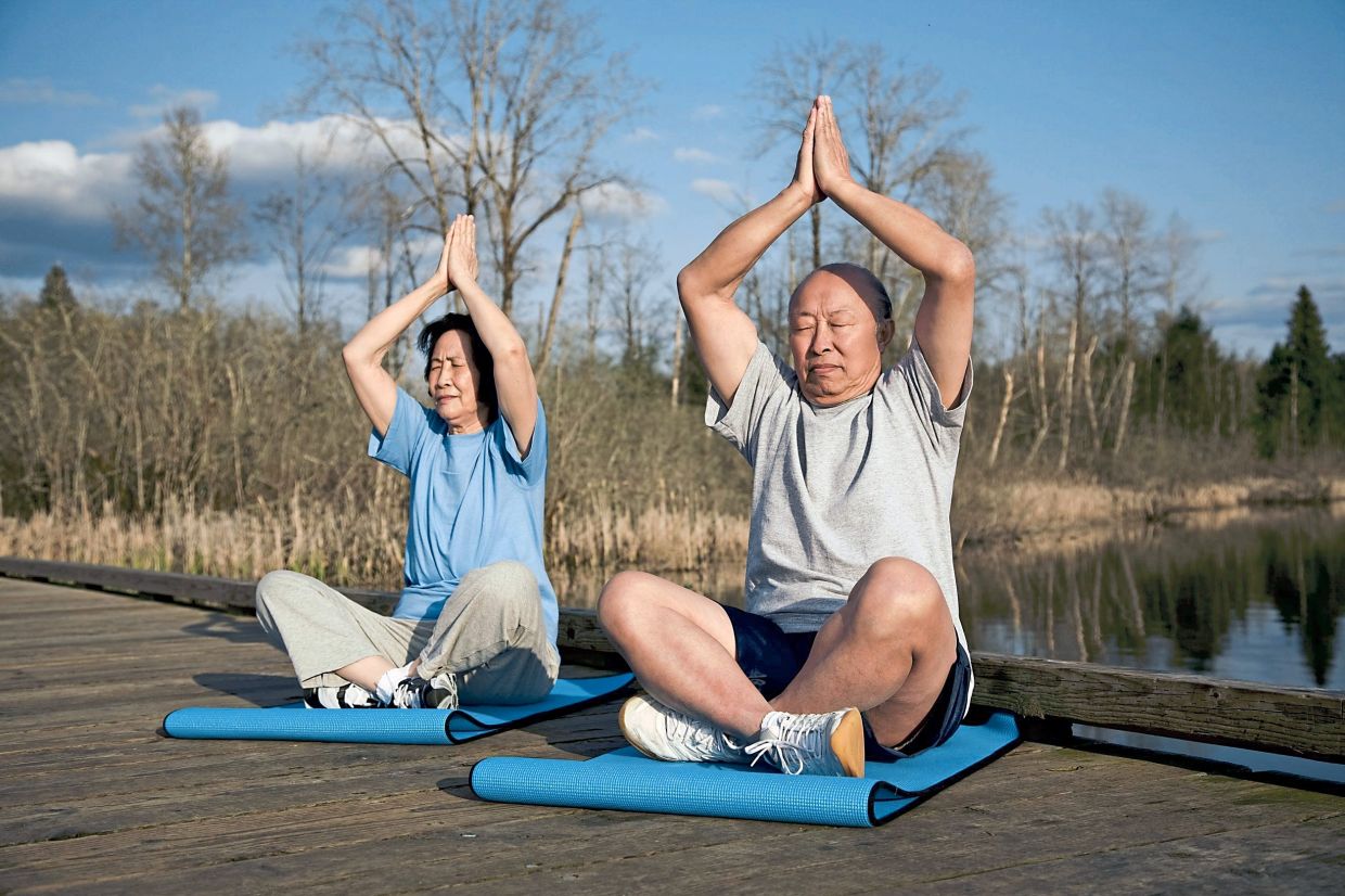 A trending mobility test on social media involves sitting one’s self cross-legged on the ground from a standing position, then rising up to stand after that. — 123rf