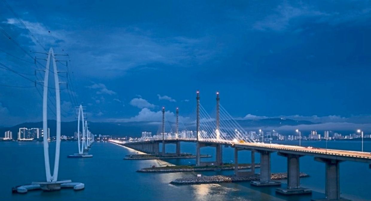 The TNB Monopole Transmission Towers (left) run parallel to the Penang Bridge. Photo: Yzhensiang Photography