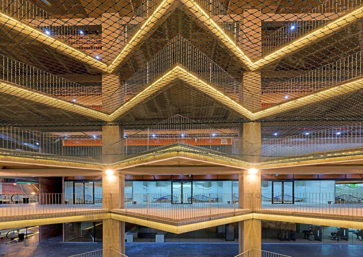 The TAR UMT Arena integrates sports, education, recreation, retail and social interaction in a new campus hub. Photo: Lin Ho
