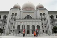 Apex court says no to Sabah NGO's intervention bid in S'wak challenge of federal petroleum laws