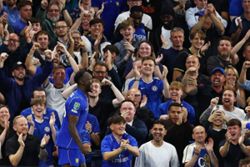 Soccer-Chelsea and Fulham reach League Cup third round as Welbeck scores on debut