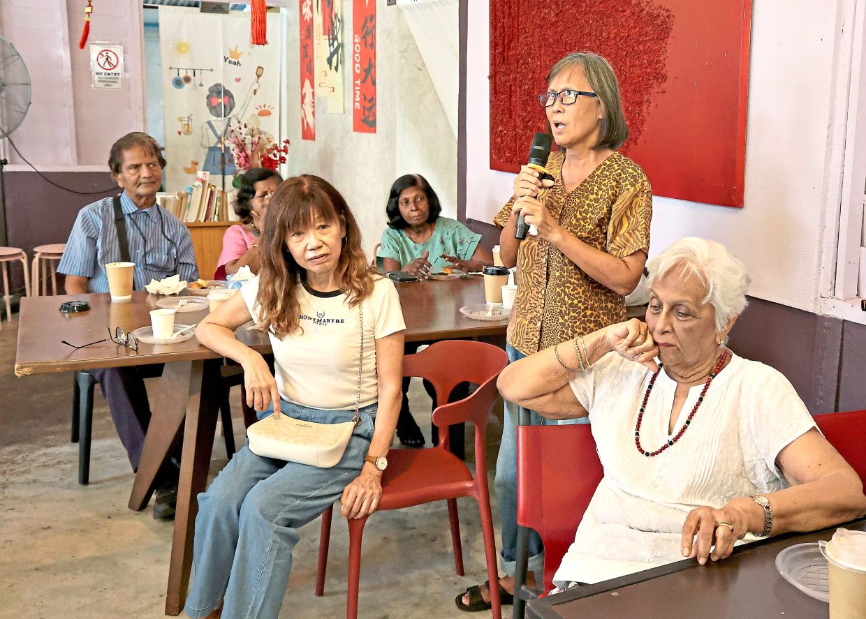 Yin (standing)sharing her memories of growing up in Petaling Jaya.