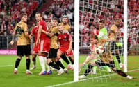 Soccer-Brilliant Bayern ease to 5-1 Bundesliga win over Stuttgart