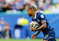 Soccer-Liverpool finalise agreement to sign PSG's Barcola in deal worth up to £123 million, reports say