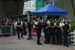 Hong Kong woman arrested for allegedly wearing seditious T-shirt outside court